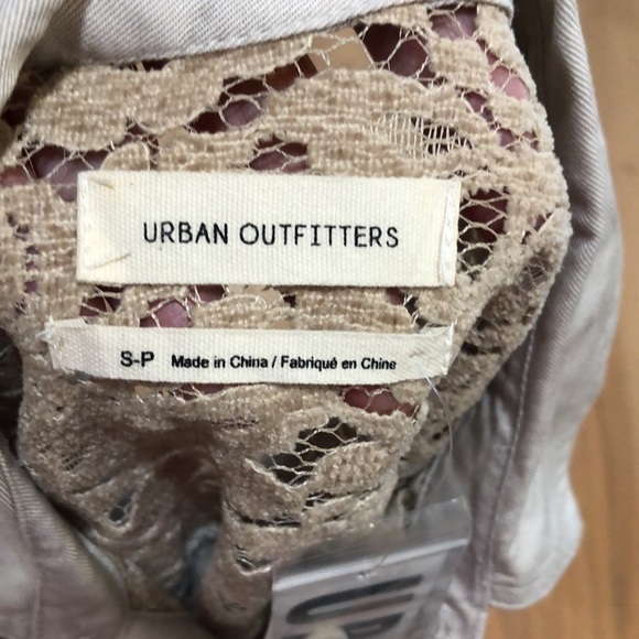 Urban Outfitters Callie cropped blouse with lace and long sleeves. Beige. Size S - Picture 11 of 11
